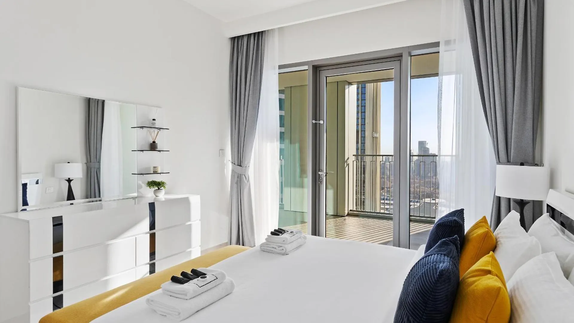 Апартаменты Skyline 3Bdr Plus 1Guest Room With Burj Khalifa & Fountain View Дубай ОАЭ