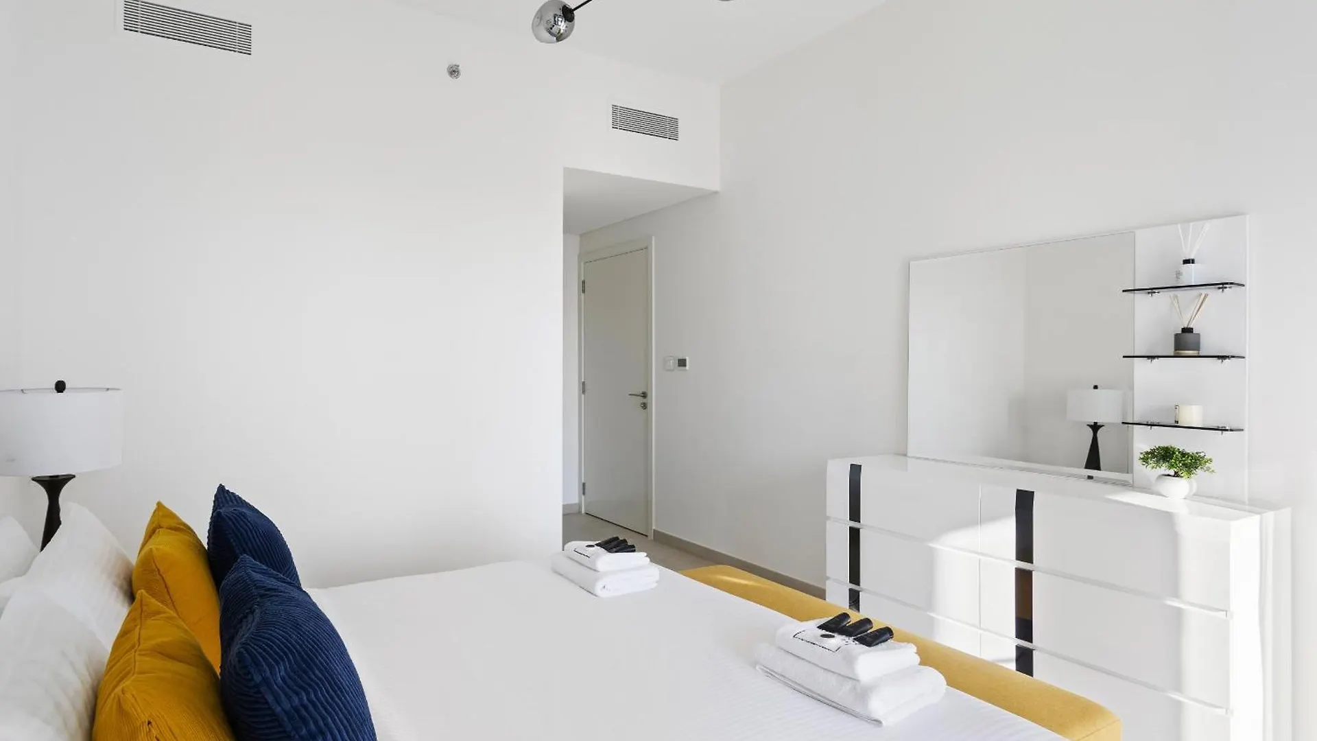 Апартаменты Skyline 3Bdr Plus 1Guest Room With Burj Khalifa & Fountain View Дубай