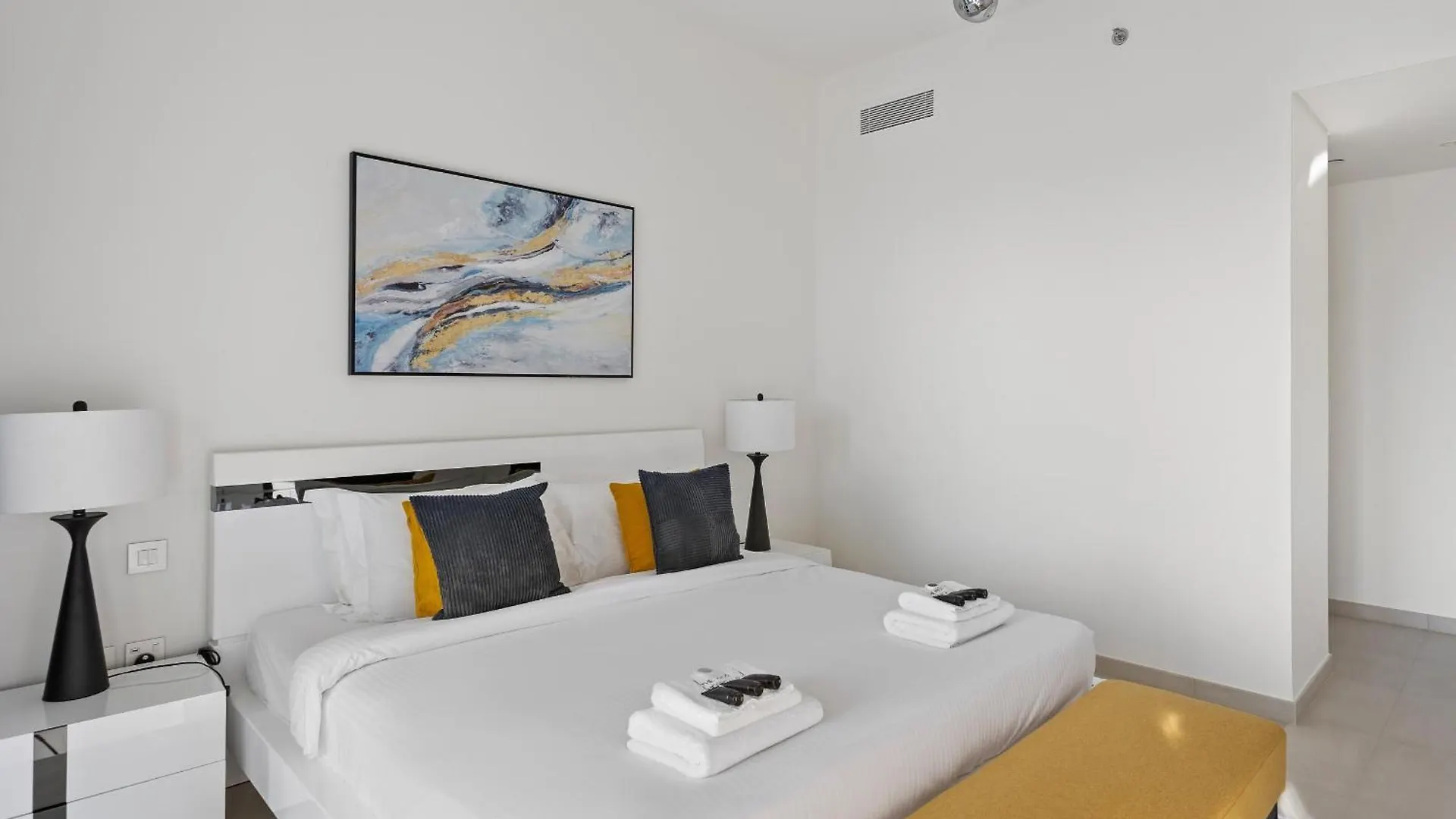 Skyline 3Bdr Plus 1Guest Room With Burj Khalifa & Fountain View Дубай Апартаменты