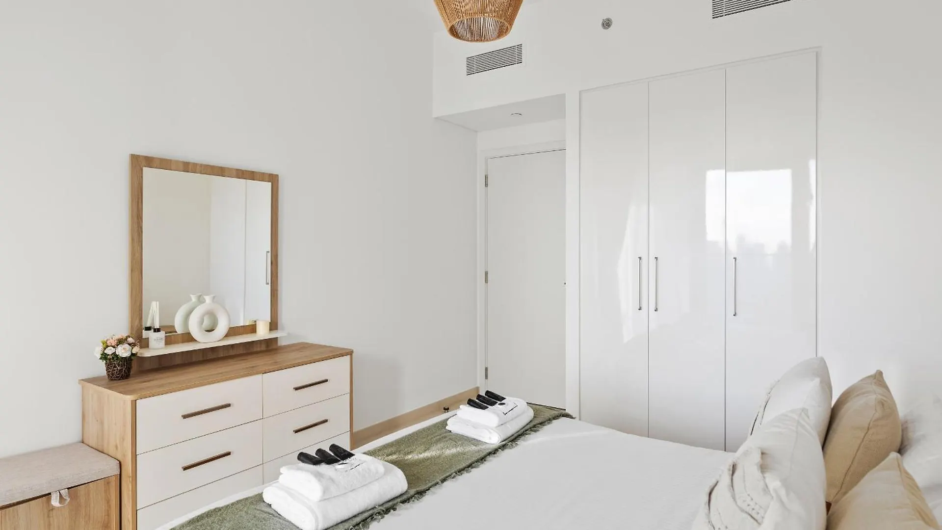 Skyline 3Bdr Plus 1Guest Room With Burj Khalifa & Fountain View Дубай Апартаменты