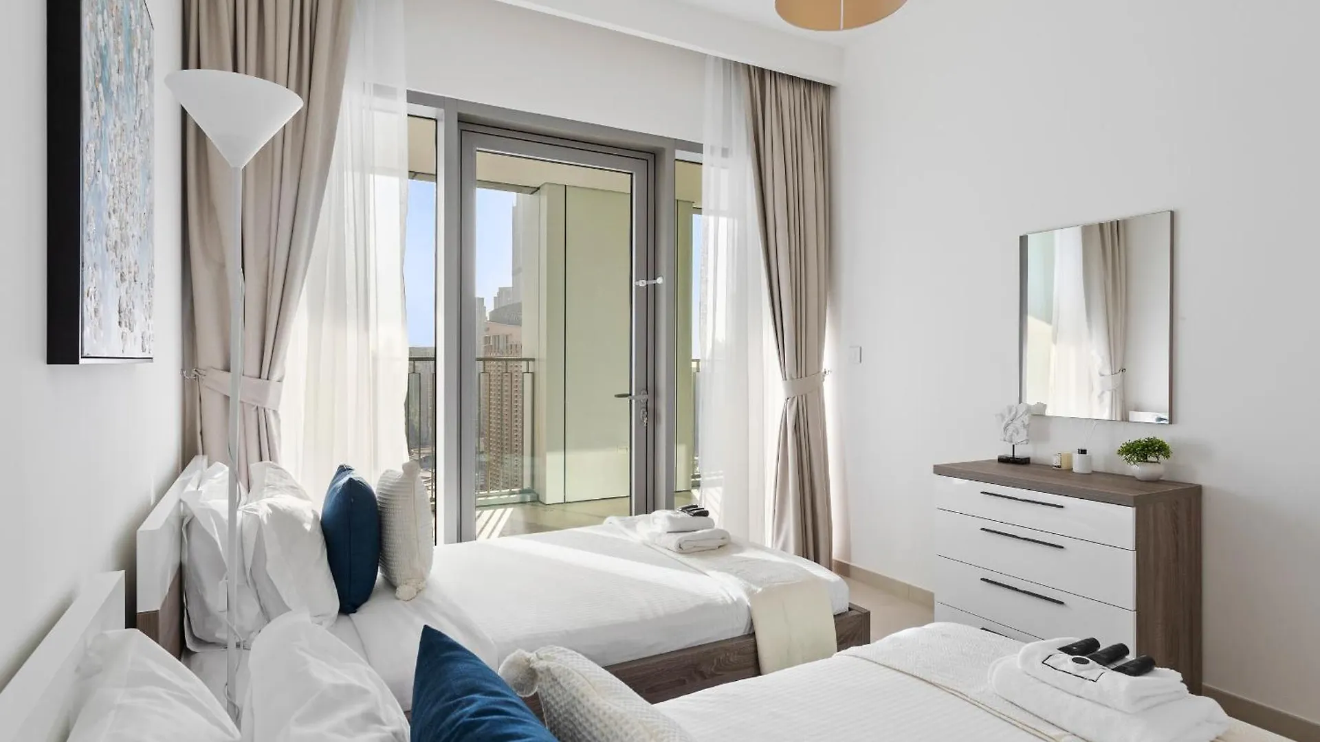 Apartment Skyline 3Bdr Plus 1Guest Room With Burj Khalifa & Fountain View Dubai